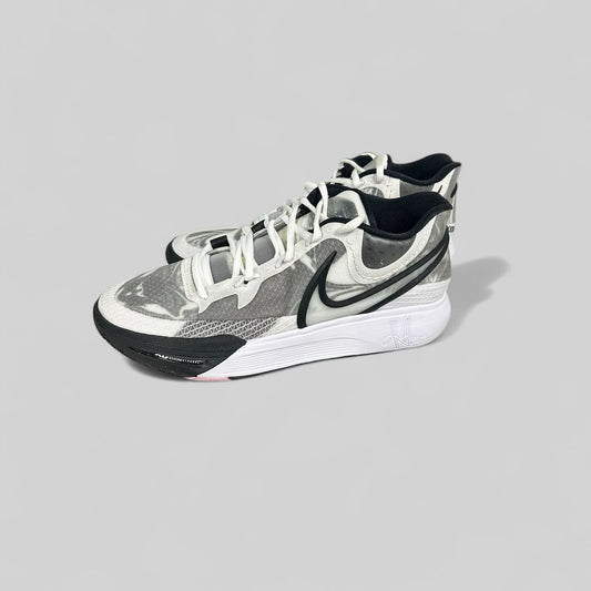 NIKE KYRIE 8